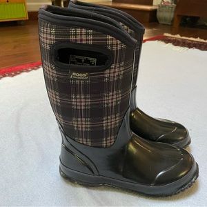 Bogs Girls Size 5 Plaid Winter Boots Black